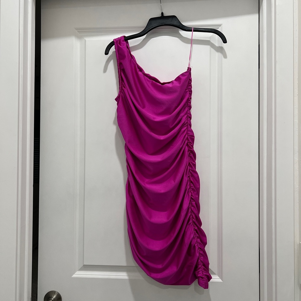 NWOT❗️VICI fuchsia mini crunch dress